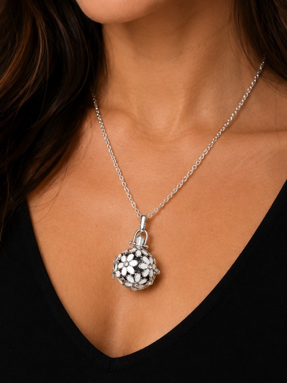 NEW - Silver Floral & Rhinestone Aromatherapy Diffuser Pendant Necklace